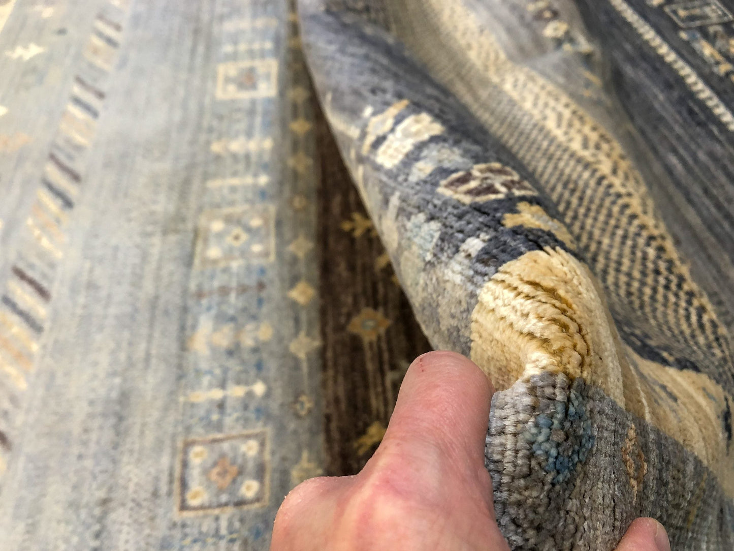 Khorjin / Gabbeh (9'09"x13'11") gray/ivory