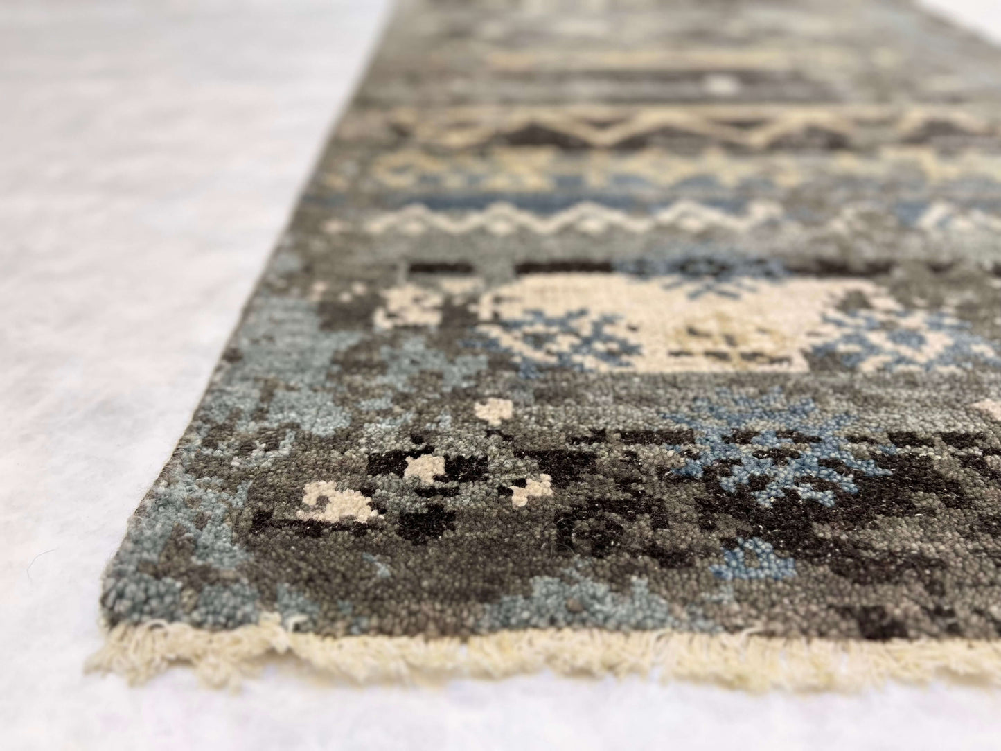 Transitional tribal (gray) 10' Runner