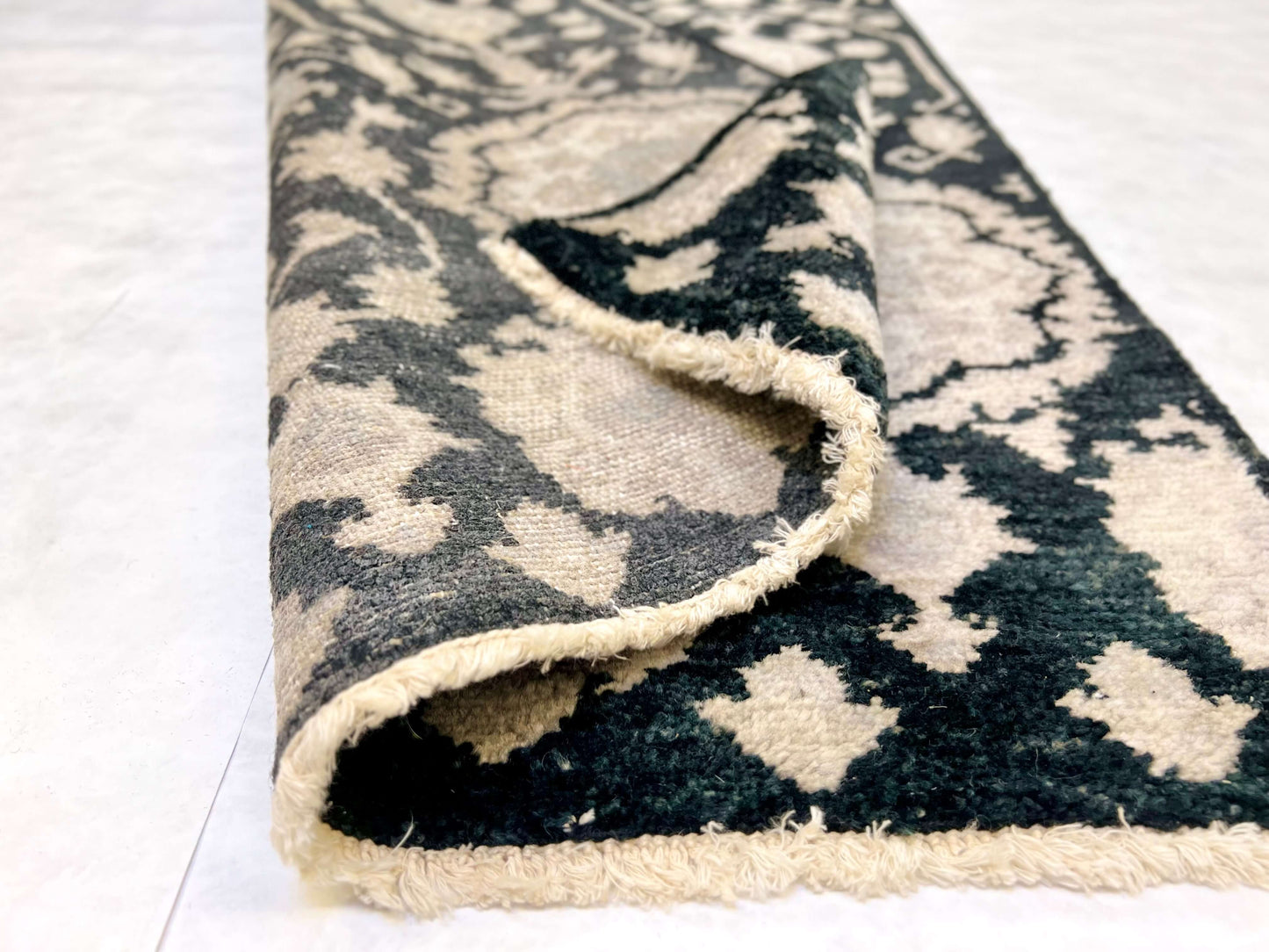 Borderless traditional black 8' Runner