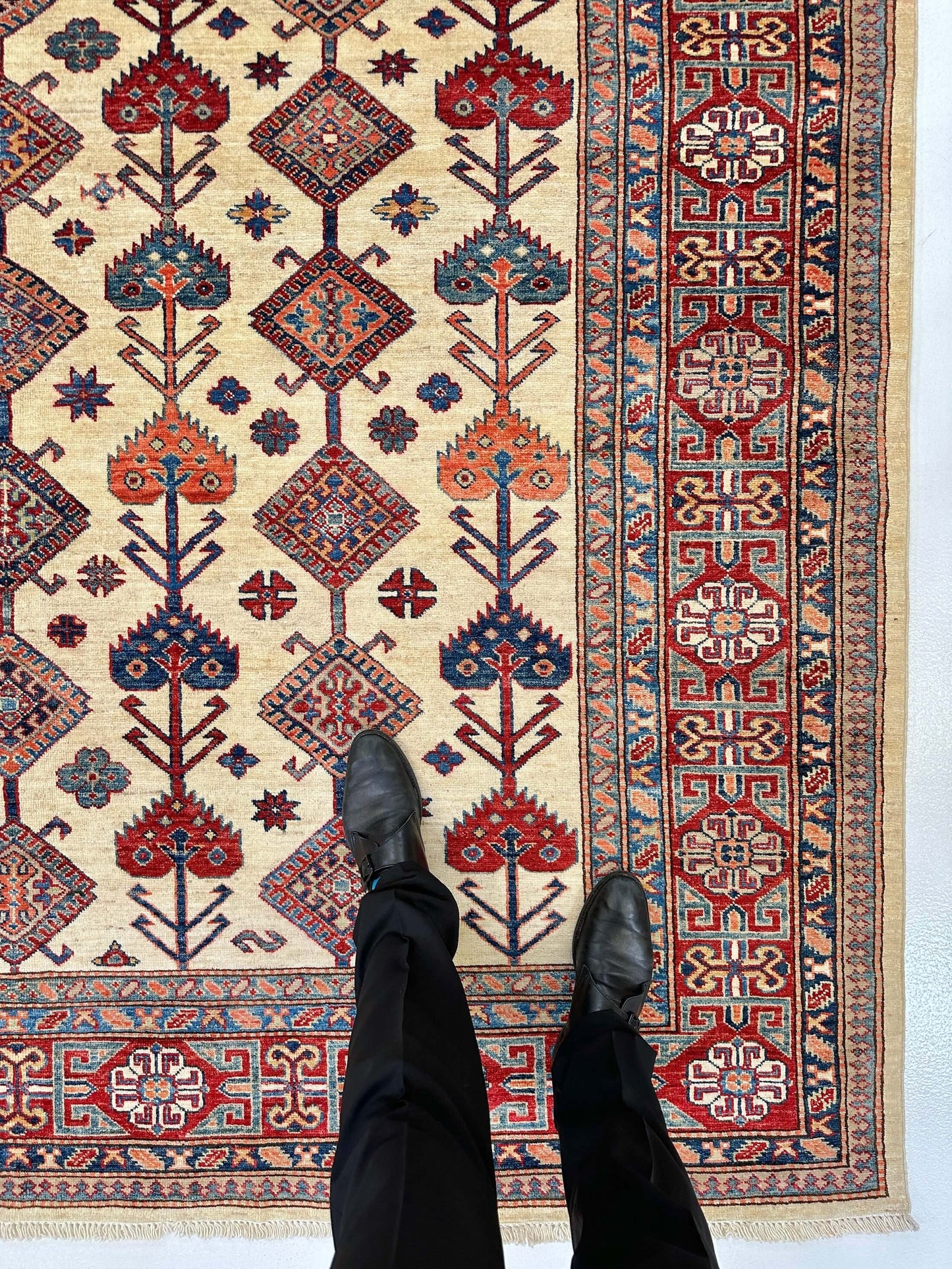 Super Kazak (7'10"x10'02") ivory/red