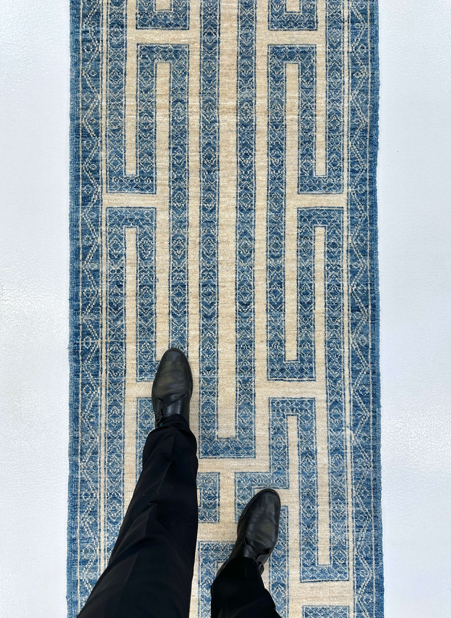 Tuareg (2'08"x9'08") blue/ivory