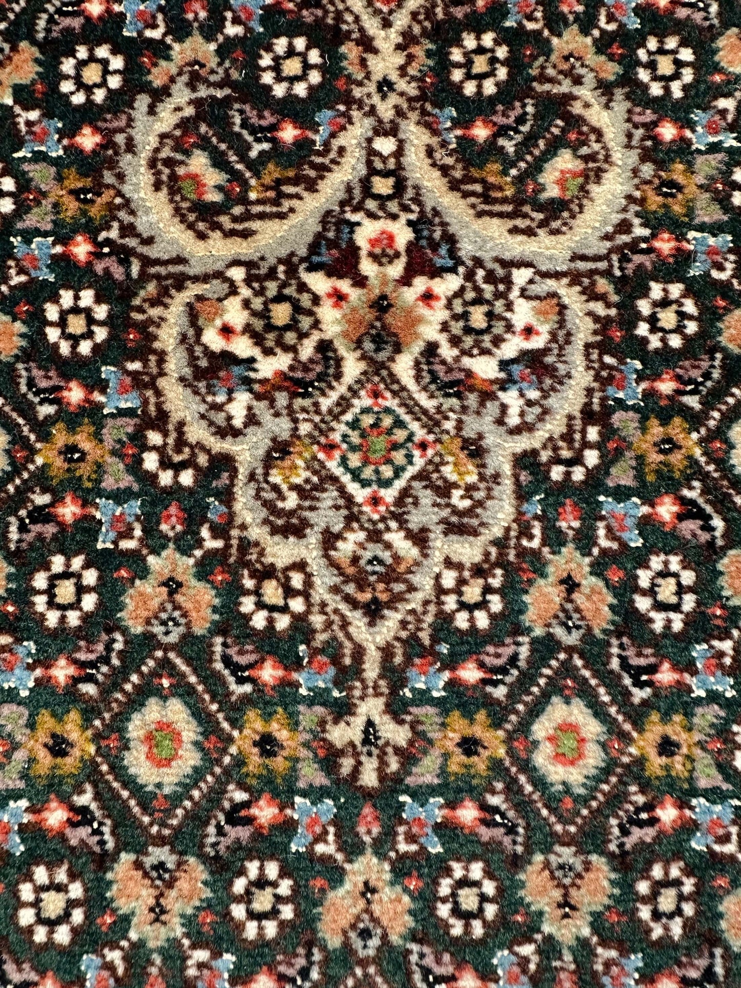Tabriz (2'09"x13'03") green/ivory