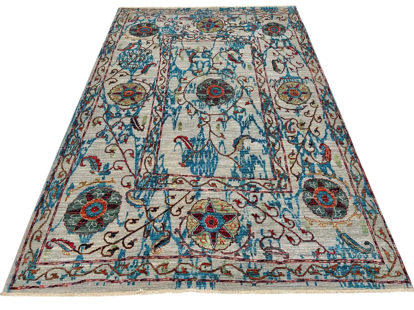 Aryana - 'Suzanikat' (6'03"x9'04") gray/turquoise/multicolor