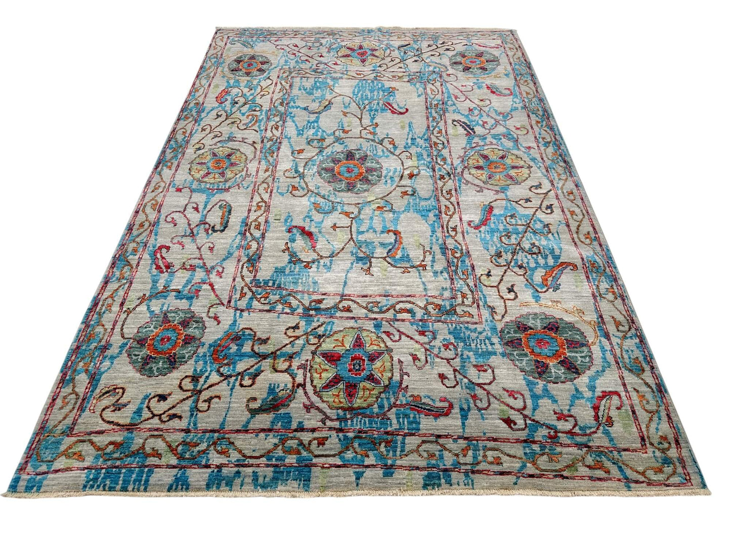 Aryana - 'Suzanikat' (6'03"x9'04") gray/turquoise/multicolor