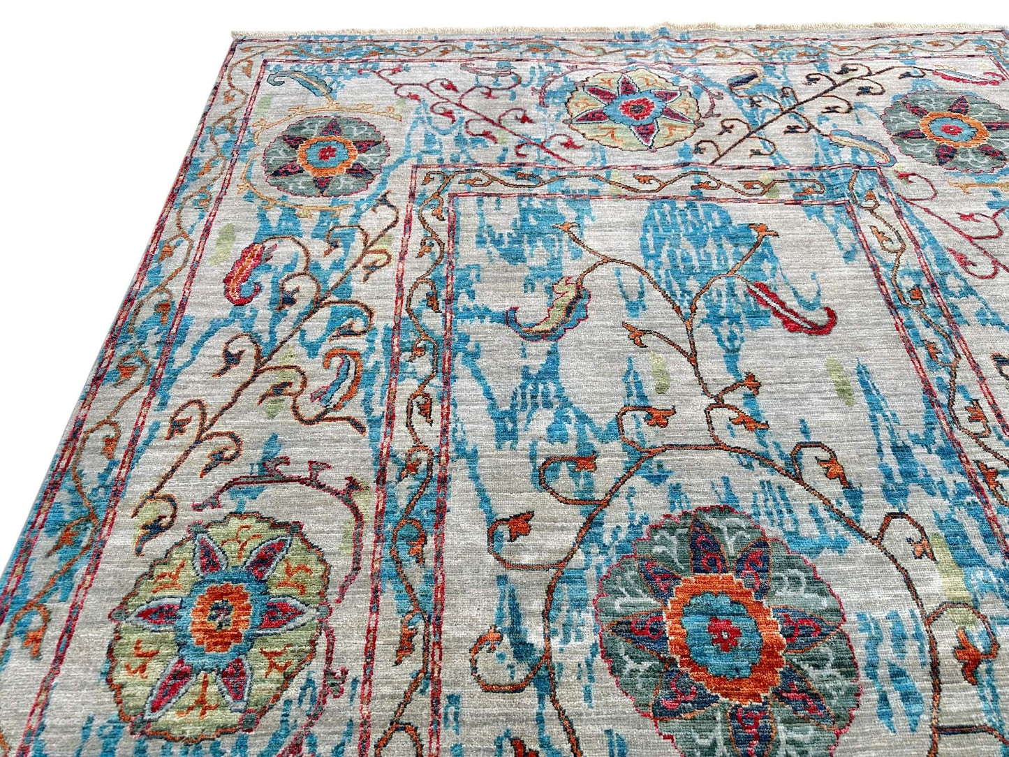 Aryana - 'Suzanikat' (6'03"x9'04") gray/turquoise/multicolor