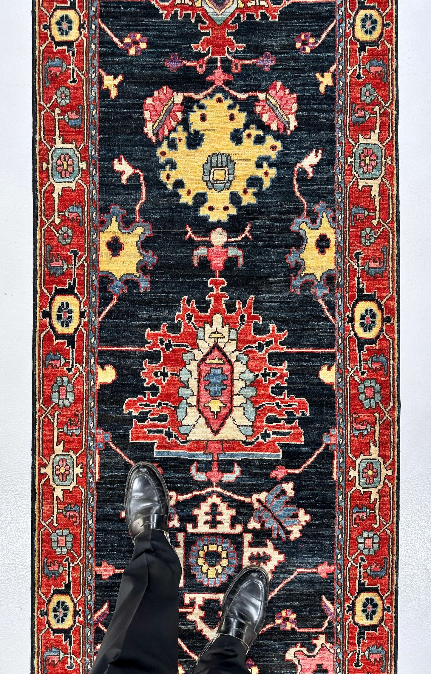 Aryana - Serapi (2'10"x15'09") indigo/red