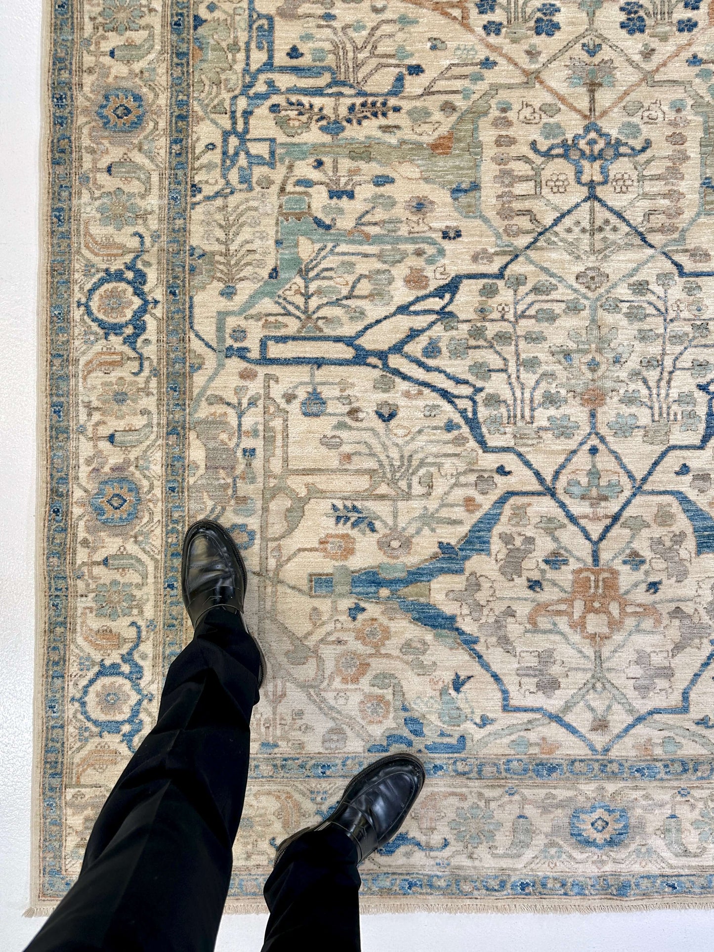 Faryab - Bidjar (6'01"x8'07") ivory/blue