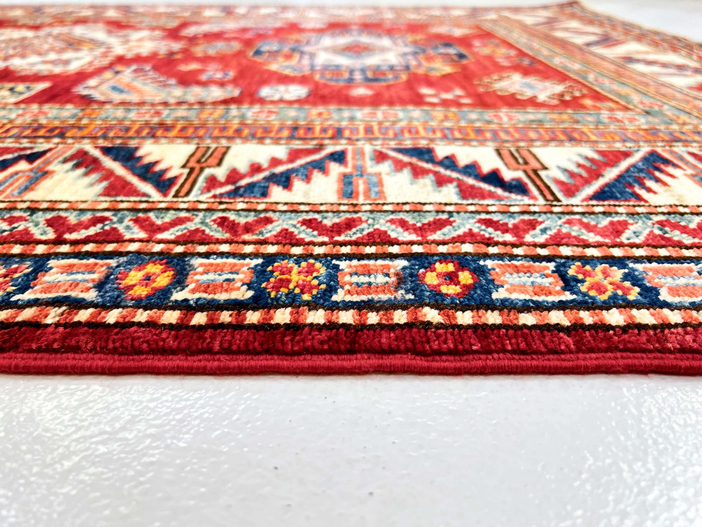 Super Kazak 4'00"x5'11" red/ivo