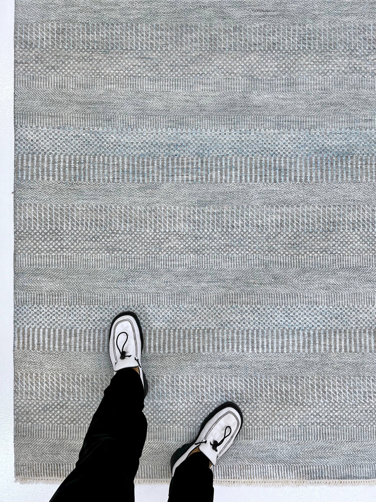 Durva/Grass Design (9'01"x12'02") lt.blue/gray