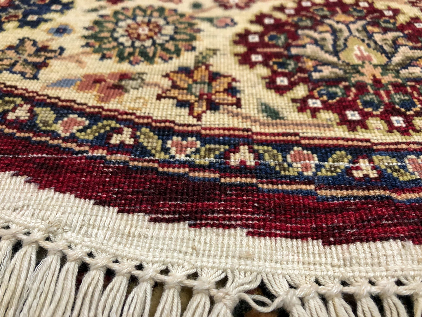 Indo-Persian dkred/ivory 4' Round