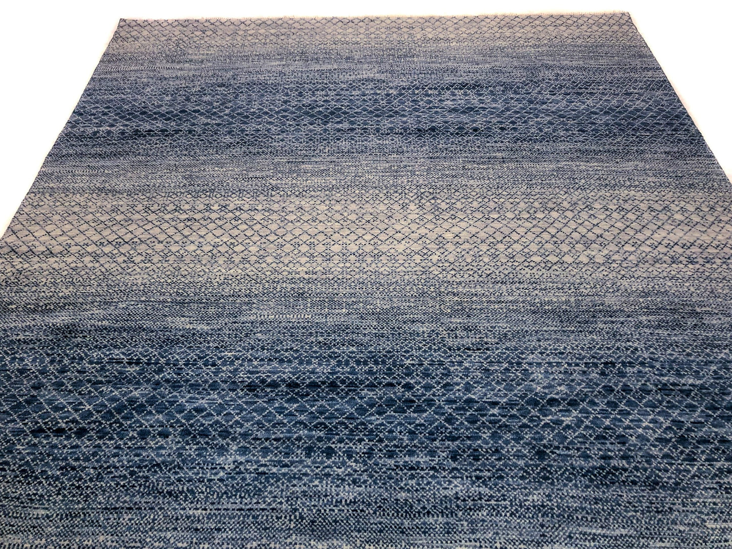 Grass Design (8'01"x9'10") lt.blue