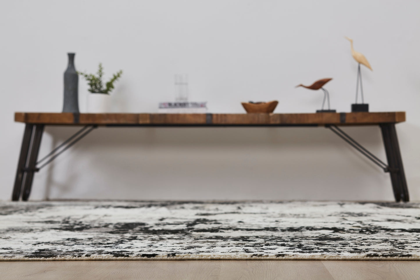 Nola Collection 13972 White/Black