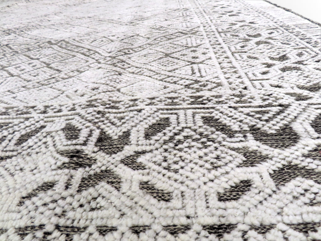 Trellis knot/weave 8x10 ivory/black