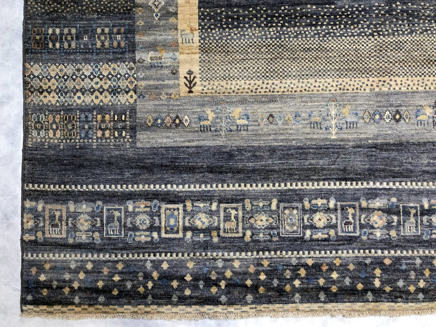 Khorjin / Gabbeh (9'09"x13'11") gray/ivory