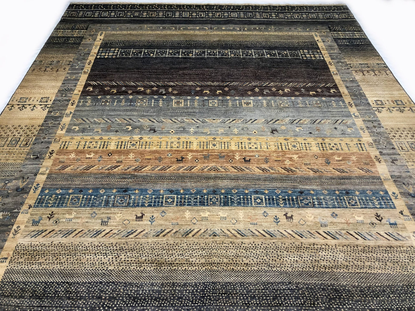 Khorjin / Gabbeh (9'09"x13'11") gray/ivory