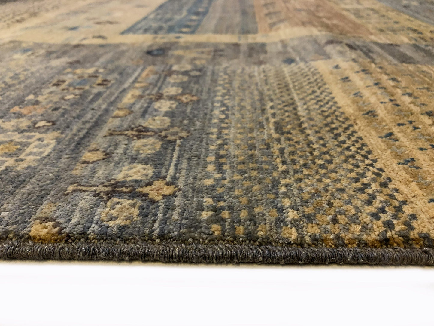 Khorjin / Gabbeh (9'09"x13'11") gray/ivory