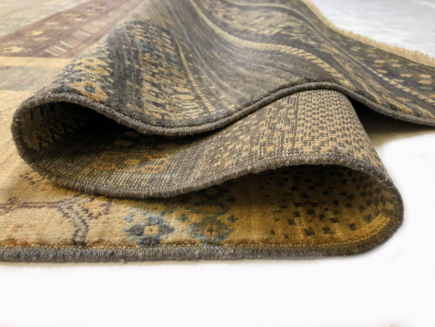 Khorjin / Gabbeh (9'09"x13'11") gray/ivory