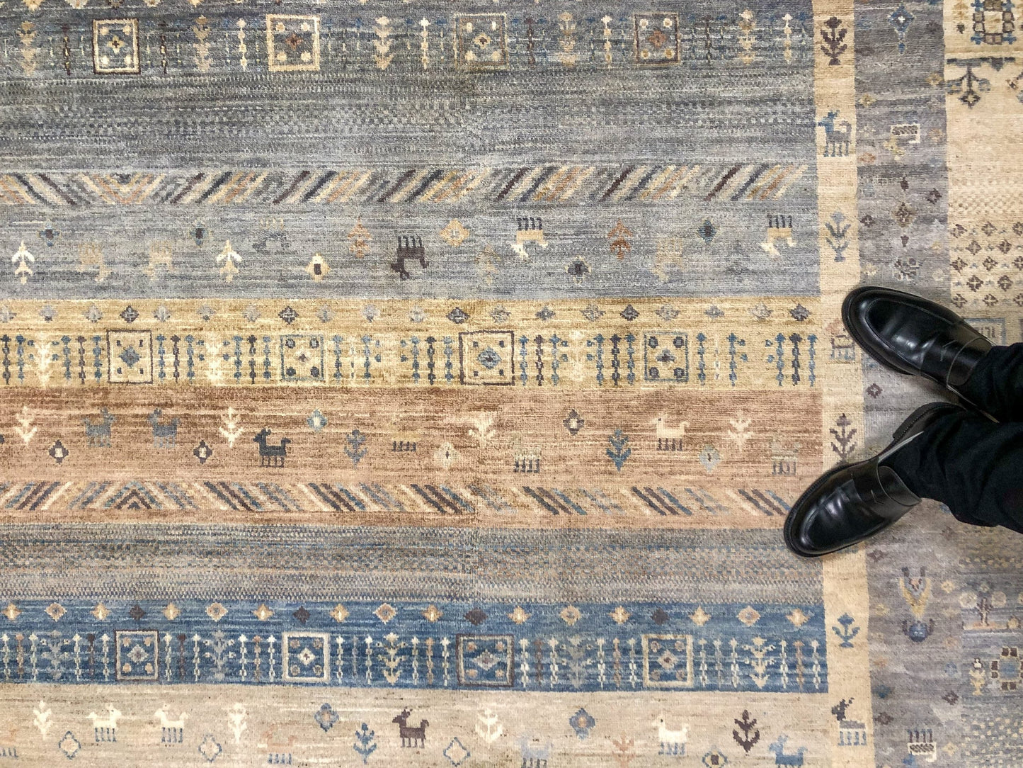 Khorjin / Gabbeh (9'09"x13'11") gray/ivory