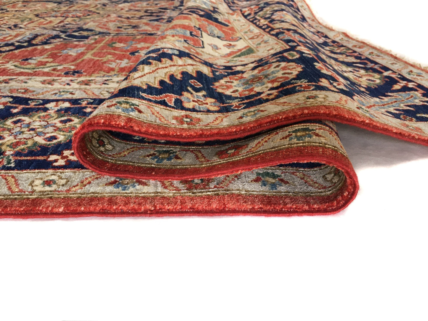 Serapi (9'00"x11'07") red/ivory/navy