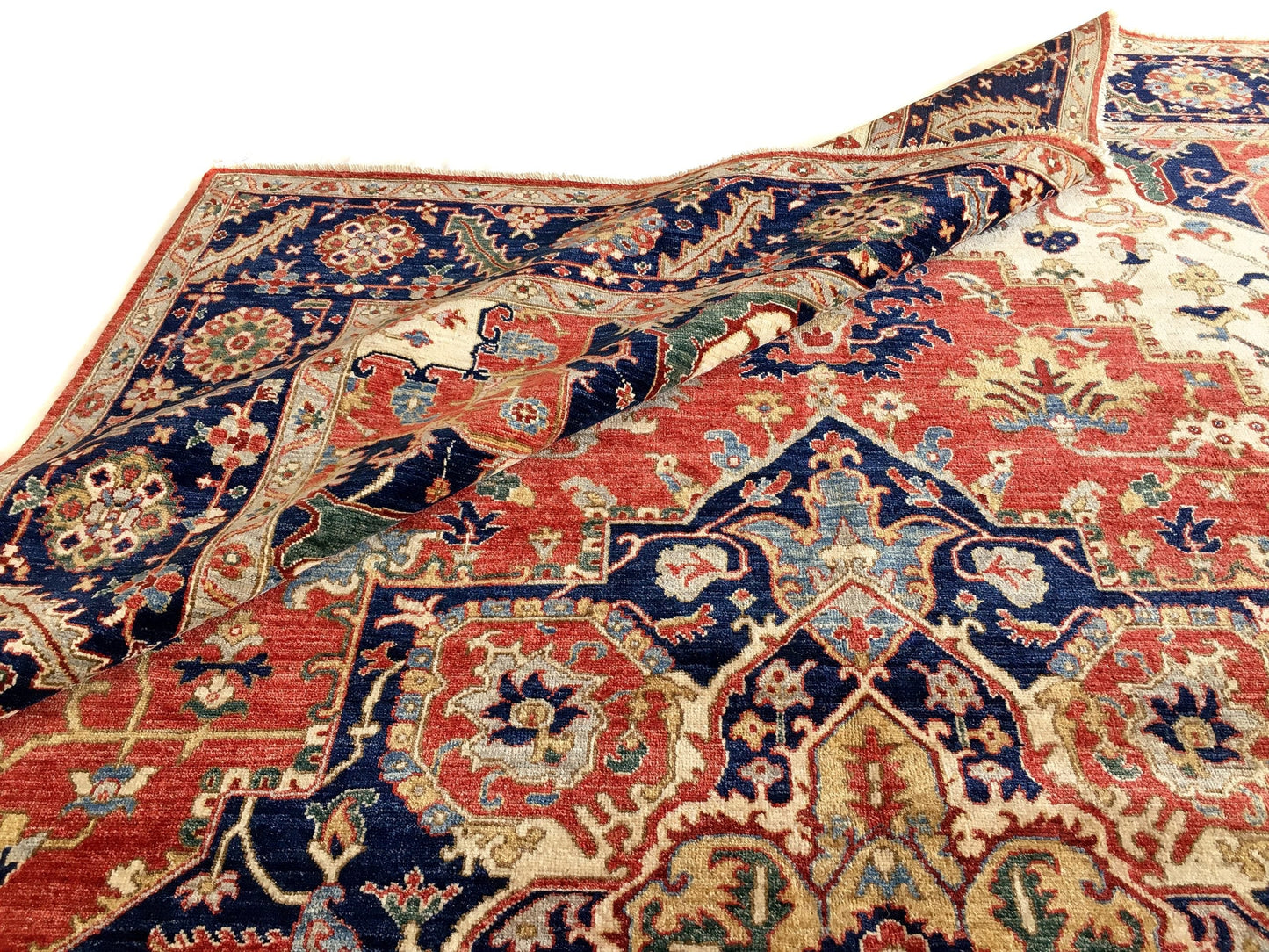 Serapi (9'00"x11'07") red/ivory/navy