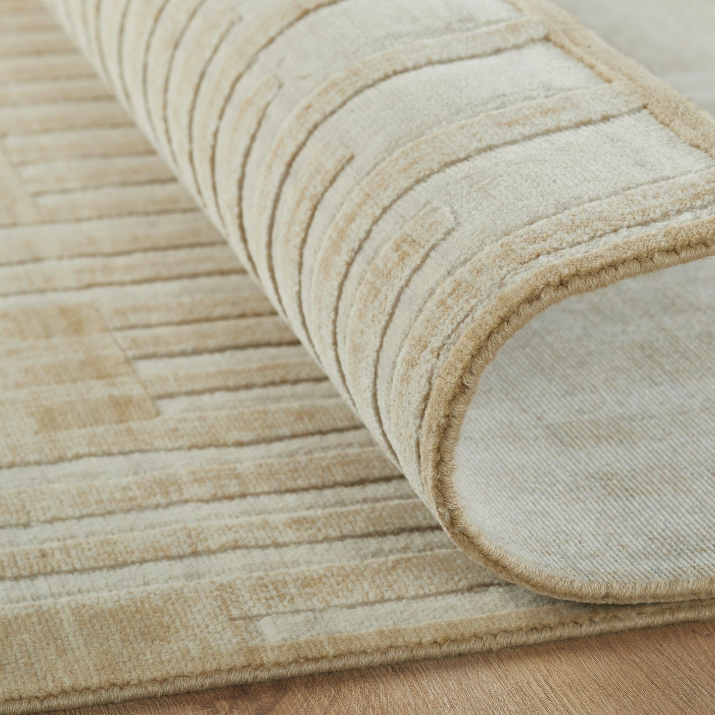 Vaughn Collection 114032 Sand/Cream