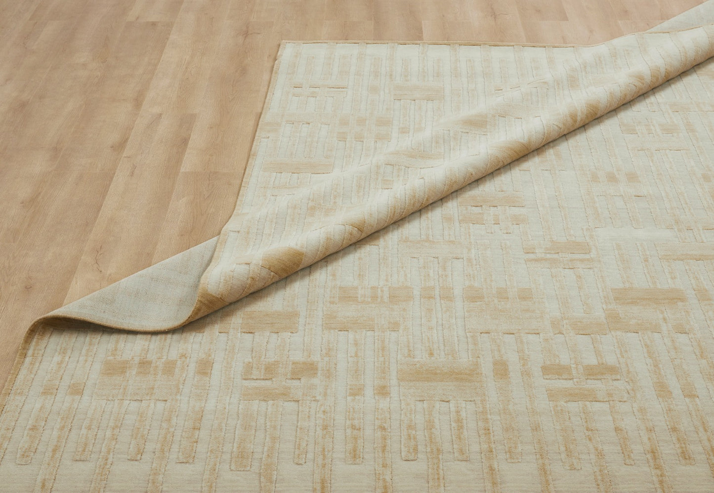 Vaughn Collection 114032 Sand/Cream